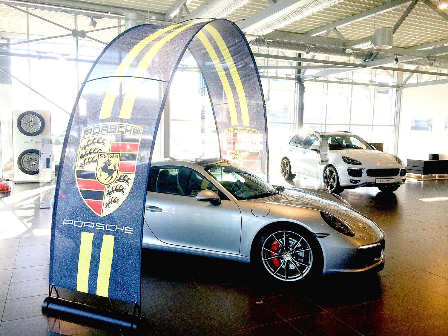 BANNERBOW PORCHE 2